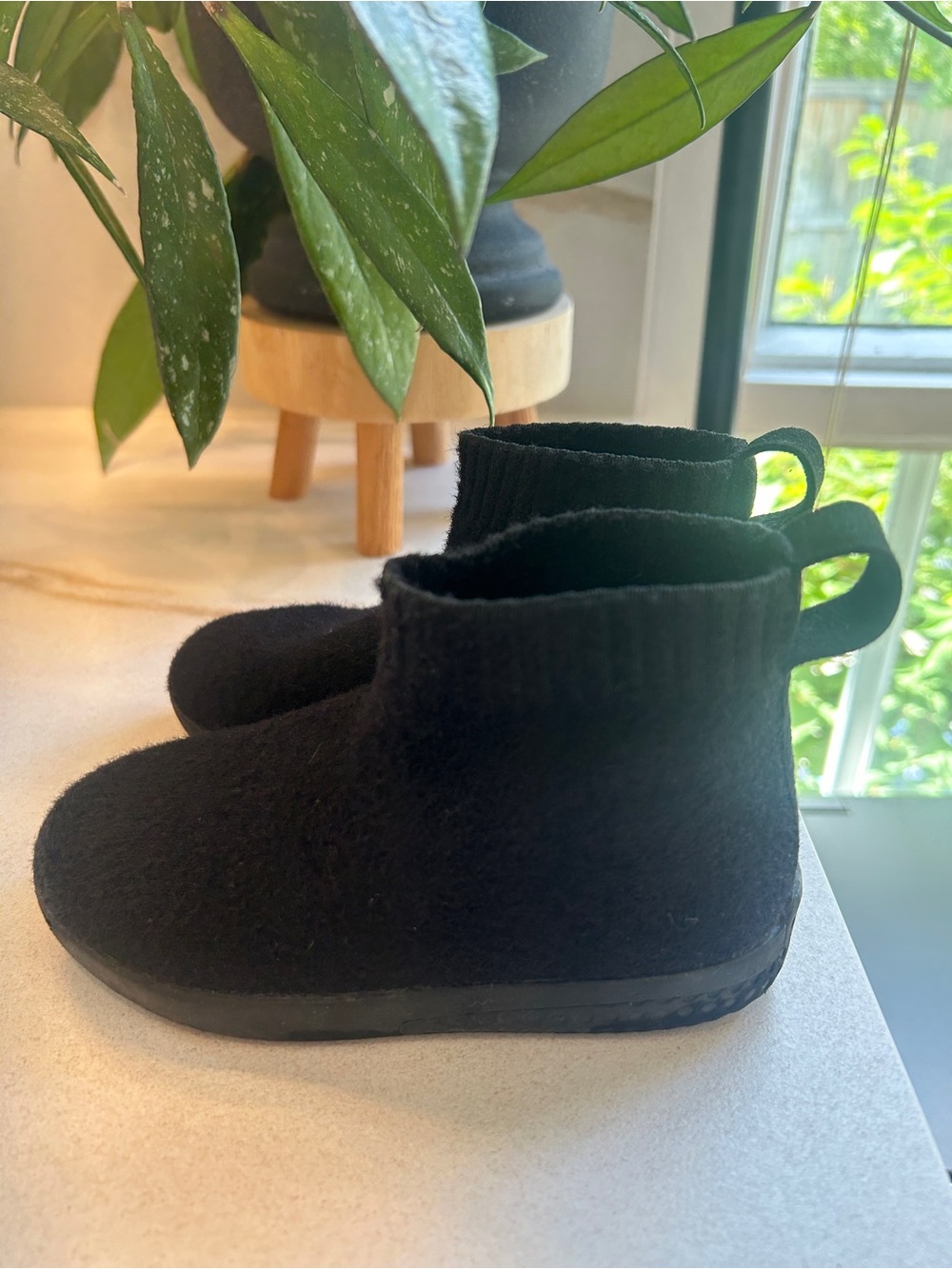 Hey Folks: C8 Black Slip-On Booties (Kids)
